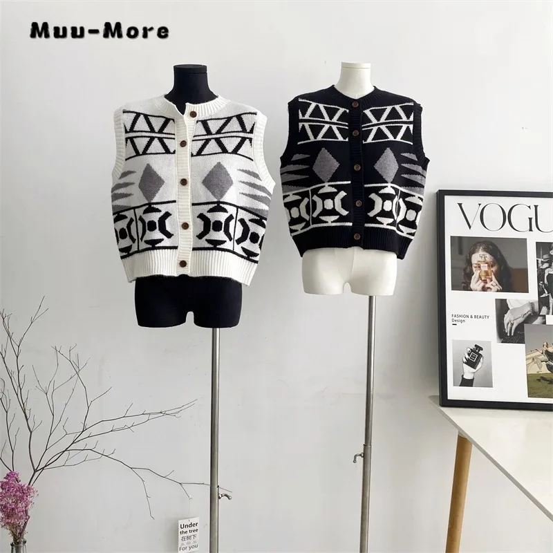 

Korean Fashion 2023 0803 09