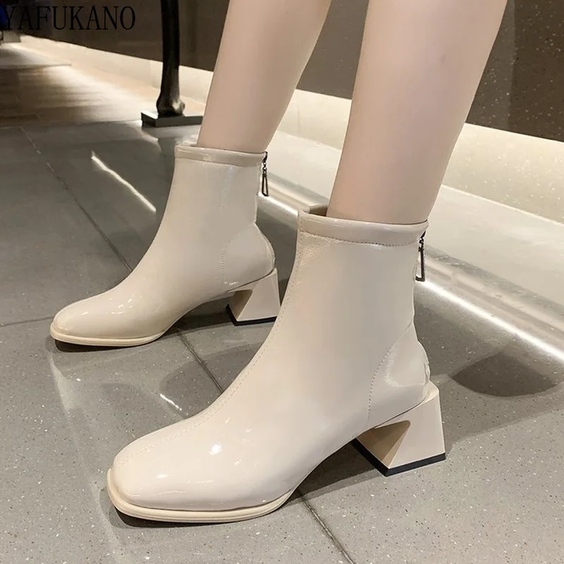 

Модные сетчатые красные короткие ботинки, женские ботинки мартинсы на толстом каблуке, с квадратным носком, лакированные кожаные ботинки ч...