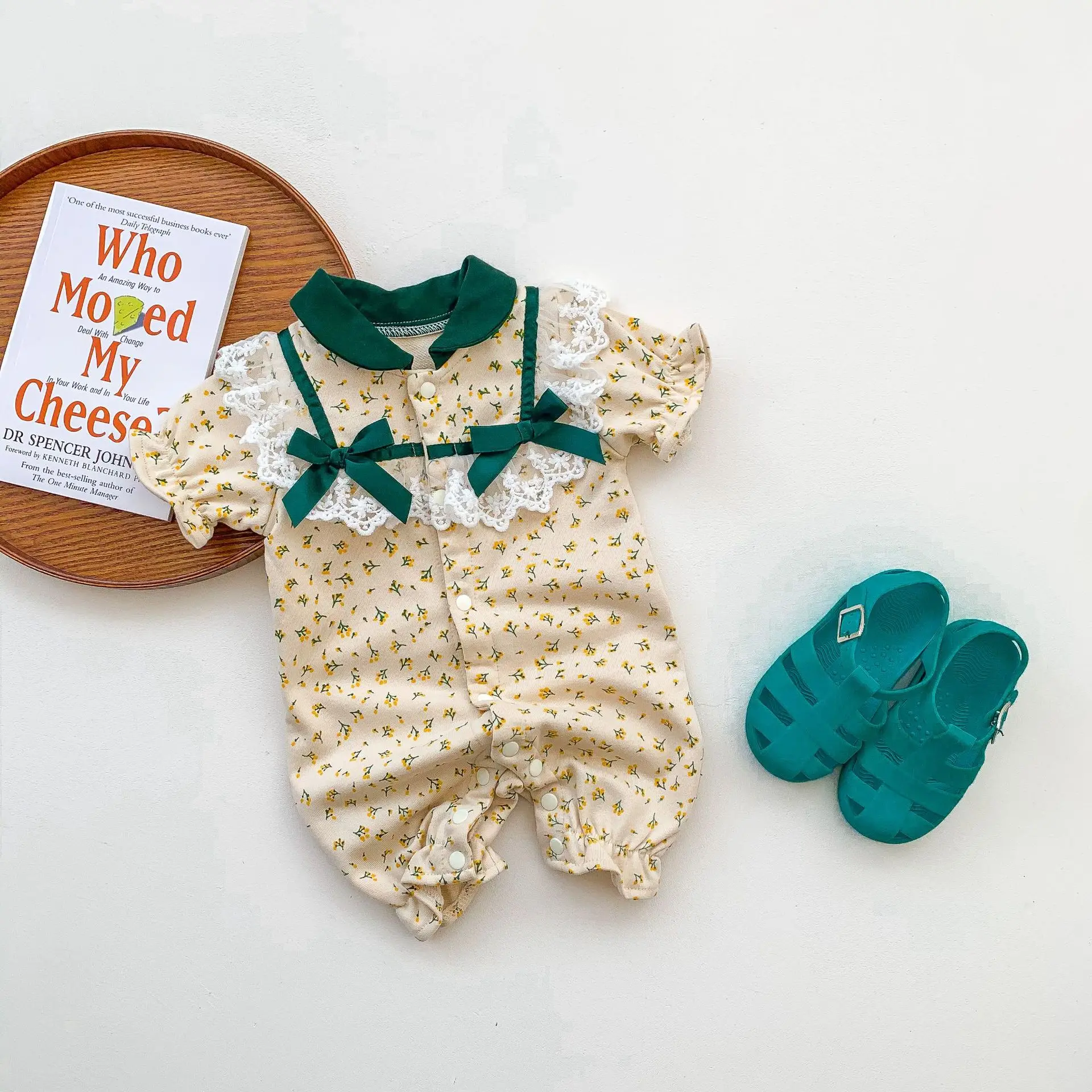 

Toddler Girl Retro Bodysuit Turn-down Collar Fashion Bow Puff Sleeves Jumpsuit Baby Girls Lace Floral Single Breasted Bodysuits