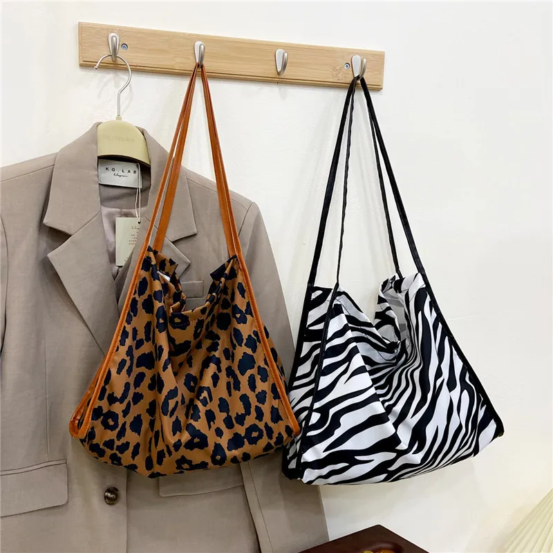 

GABWE Retro Nylon Material Leopard Print Underarm Bag Fashion Female PU Leather Shoulder Strap Large Capacity Casual Handbag