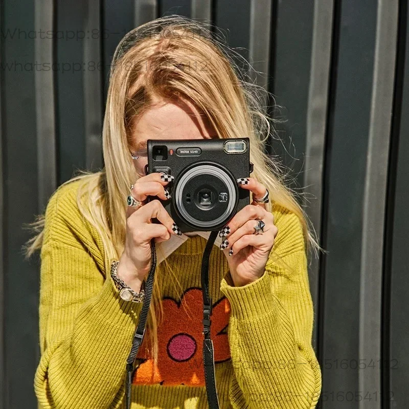 Фото Оригинальная моментальная камера Instax Square SQ40 в ретро-стиле с автоматической экспозицией и режимом селфи для квадратной пленки. №4
