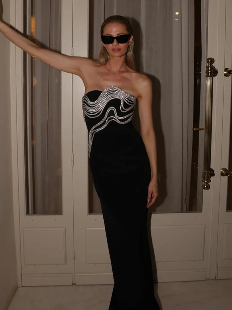 Женское летнее платье-миди без бретелек черное облегающее платье со стразами и