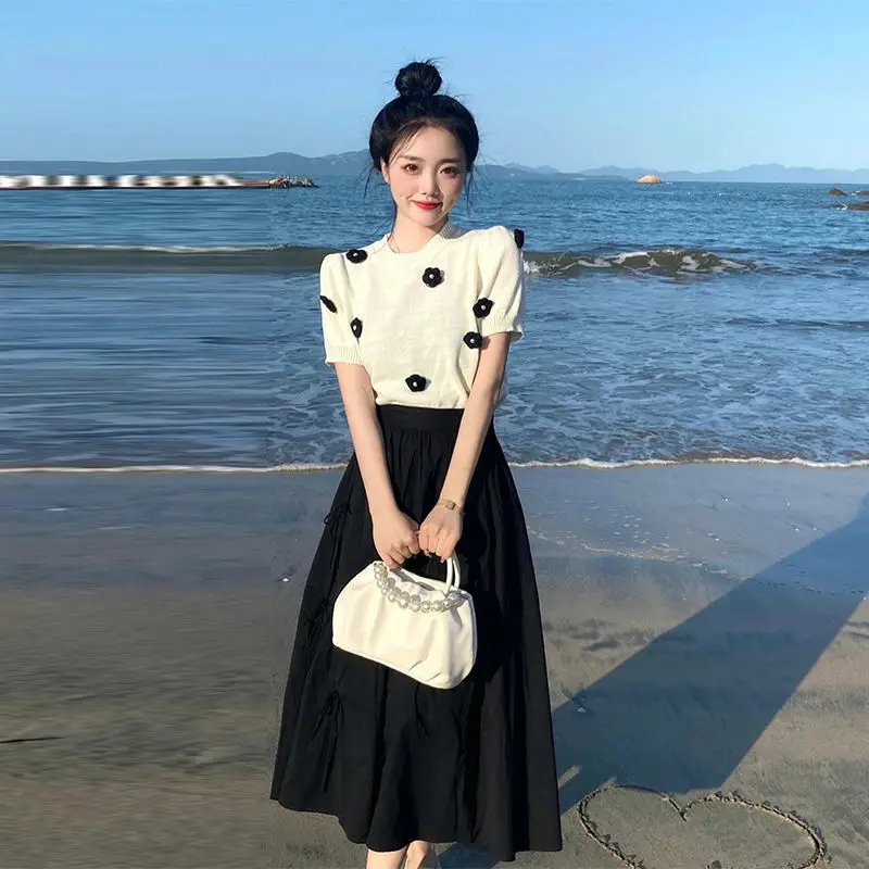 

Women 2022 Summer Fashion 2 Piece Sets Female 3D Flower Short Sleeve Knitted Tops and Loose A-line Skirts Ladies Suits N42
