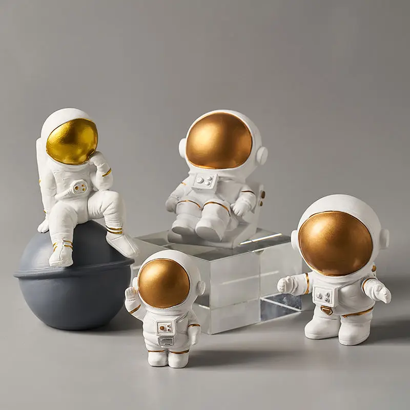 Nordic astronaut ornaments astronaut living room wine cabinet TV cabinet decorations desktop mini trinkets