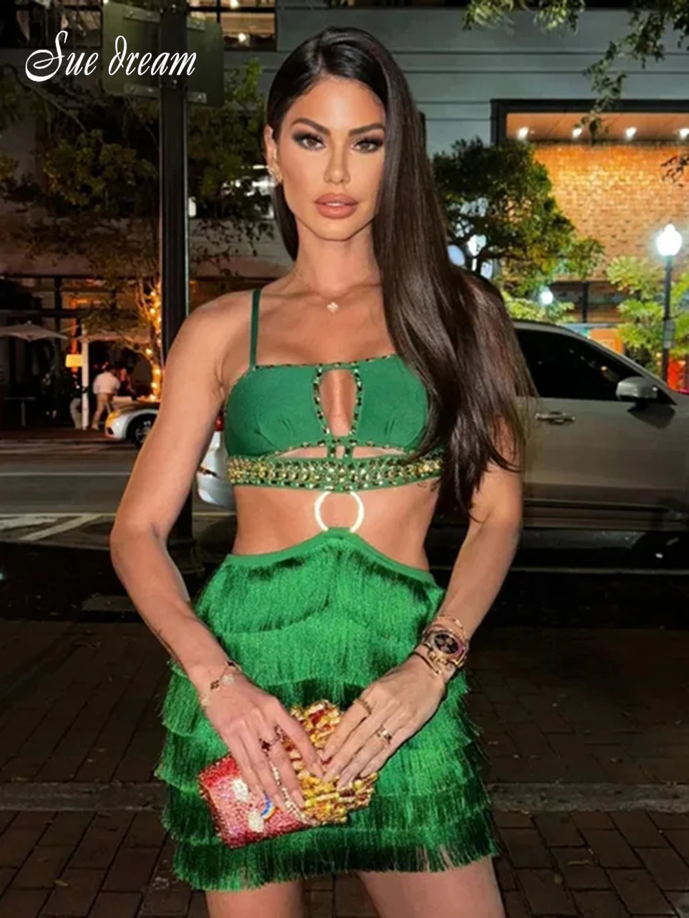 Женское облегающее платье с открытой спиной зеленое ажурное мини без рукавов