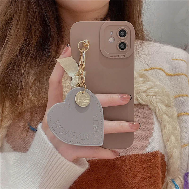 

13Pro Ins Floral Pearls Charms Phone Case For iPhone14 11 12 XSMAX 78PLUS XR SE2020 Plated Soft TPU Cover Body Shell Protection