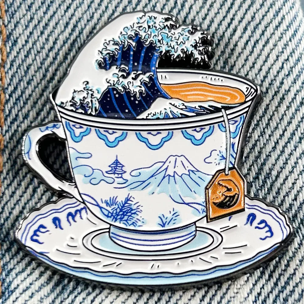 Фото Great Wave Off Kanagawa Mount Fuji Tea, эмалированная булавка, значок в чайной чашке, художественные ювелирные изделия, подарок для любителей коллекционирования №1