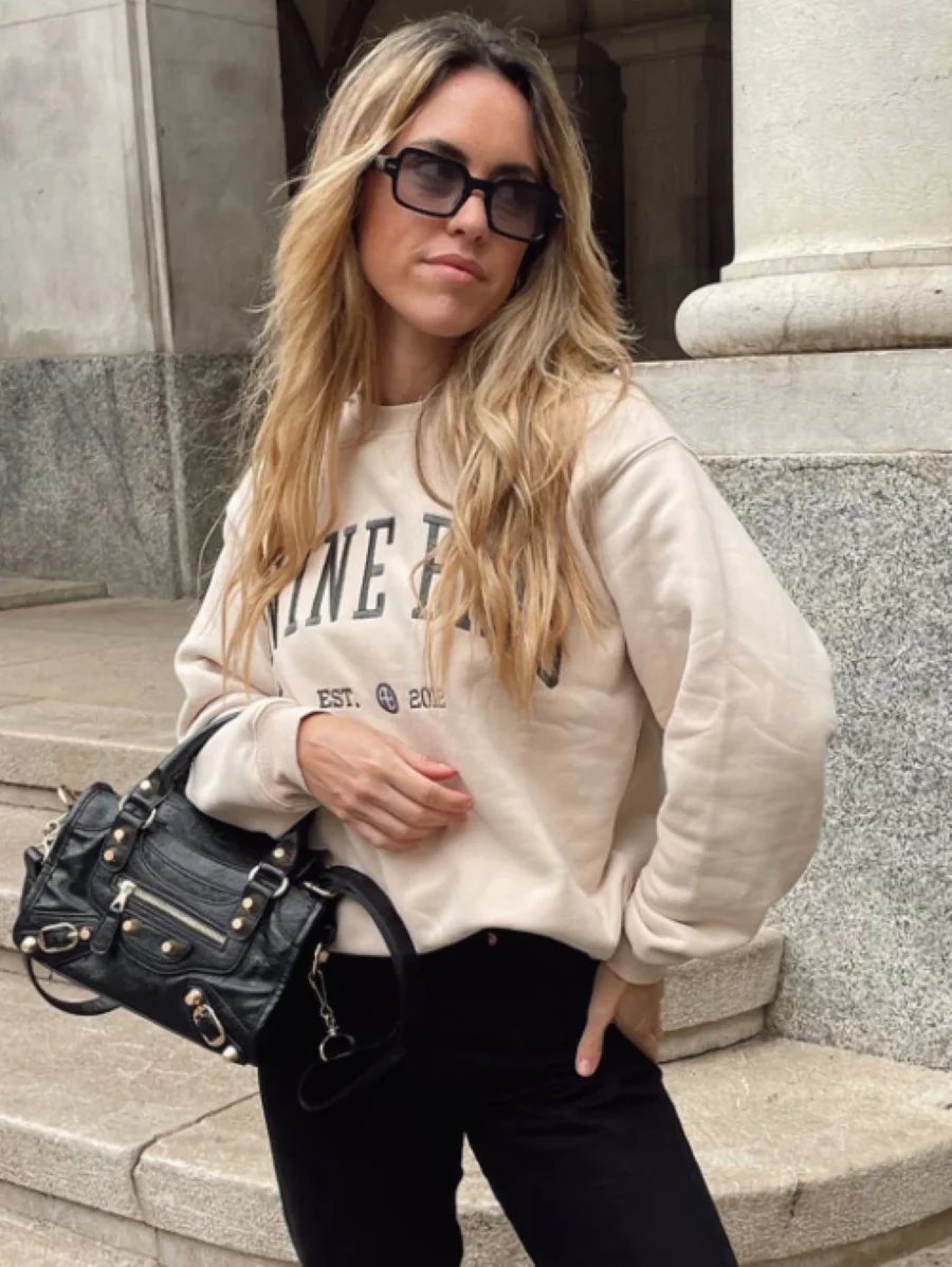 

Женский пуловер с длинным рукавом и круглым вырезом