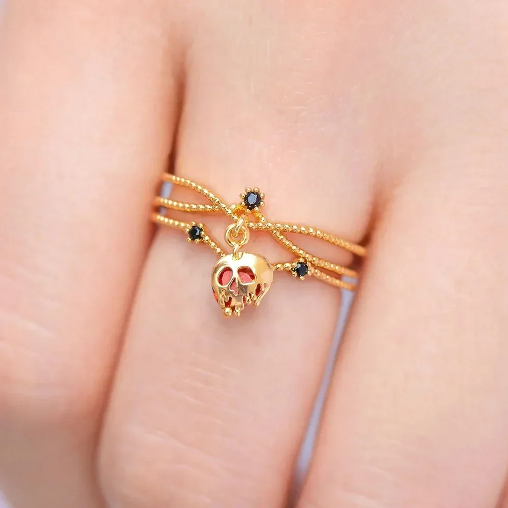 Регулируемое кольцо из черного/Красного фианита с фианитом