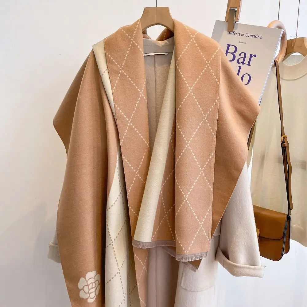 Женская осенне-зимняя теплая шаль с камелией утепленная длинная пашмина