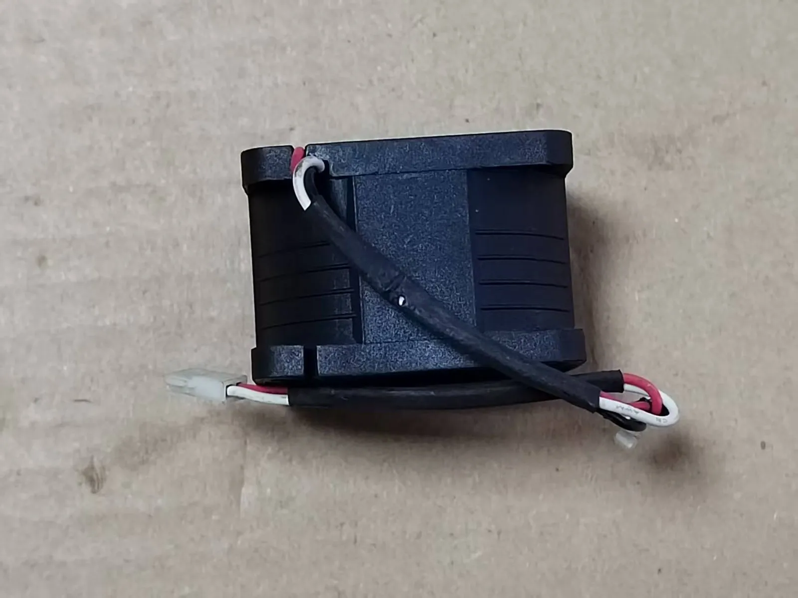 Фото ДЛЯ AVC DB04028B12M S116 4028 DC12V 0.45A 3-проводной охлаждающий вентилятор №3
