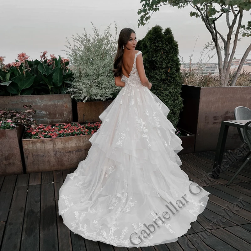 Рисунок 2 - Женское платье с открытой спиной