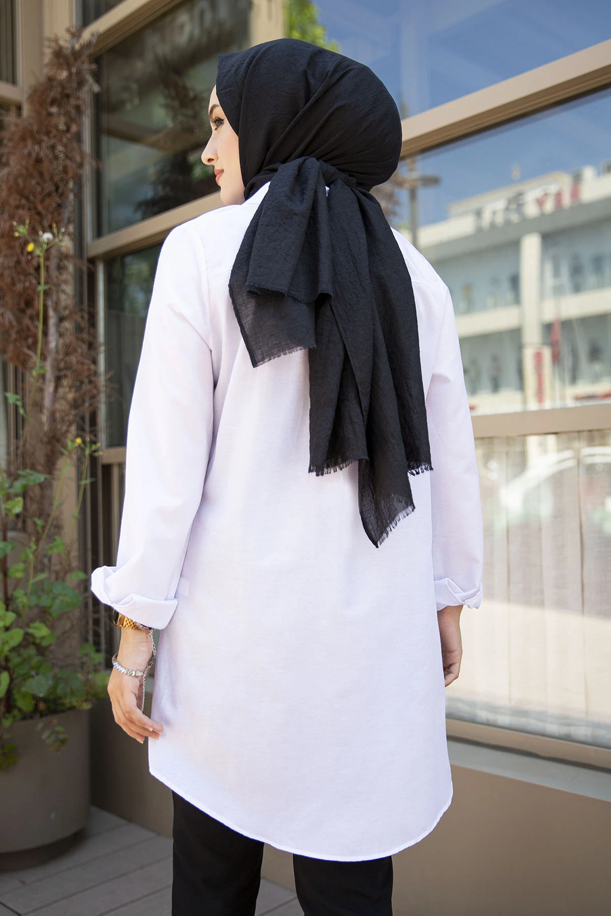 Рубашка в стиле бойфренда белая зимняя осенняя коллекция 2021 головной платок