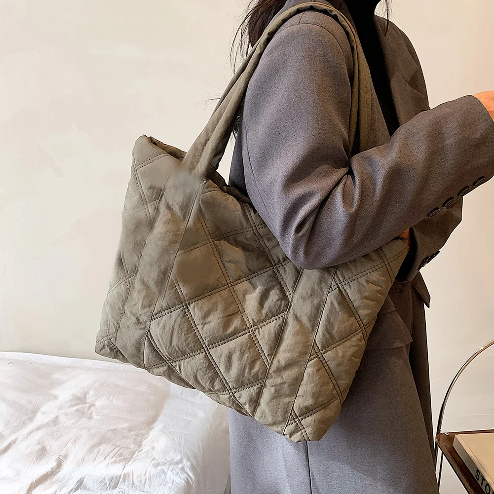 

Ladies Padded Shoulder Bag Large Capacity Padding Top Handle Bag Solid Color Quilted Padded Bag Stylish Shopping Bag