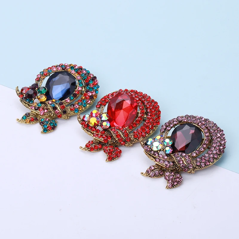 

Retro Simplicity Trend Full Of Diamond Crystal Glass Brooch