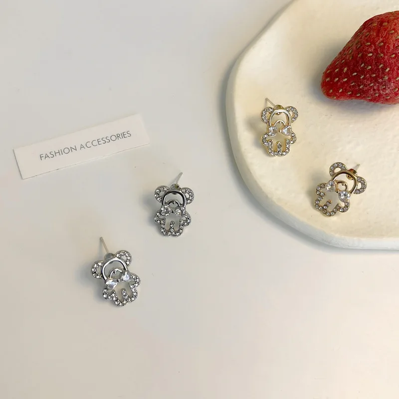 

Girls Sweet Rhinestone Bear Earrings Hollow Temperament Shiny Bridal Earrings for Wedding Wholesale Lots Bulk