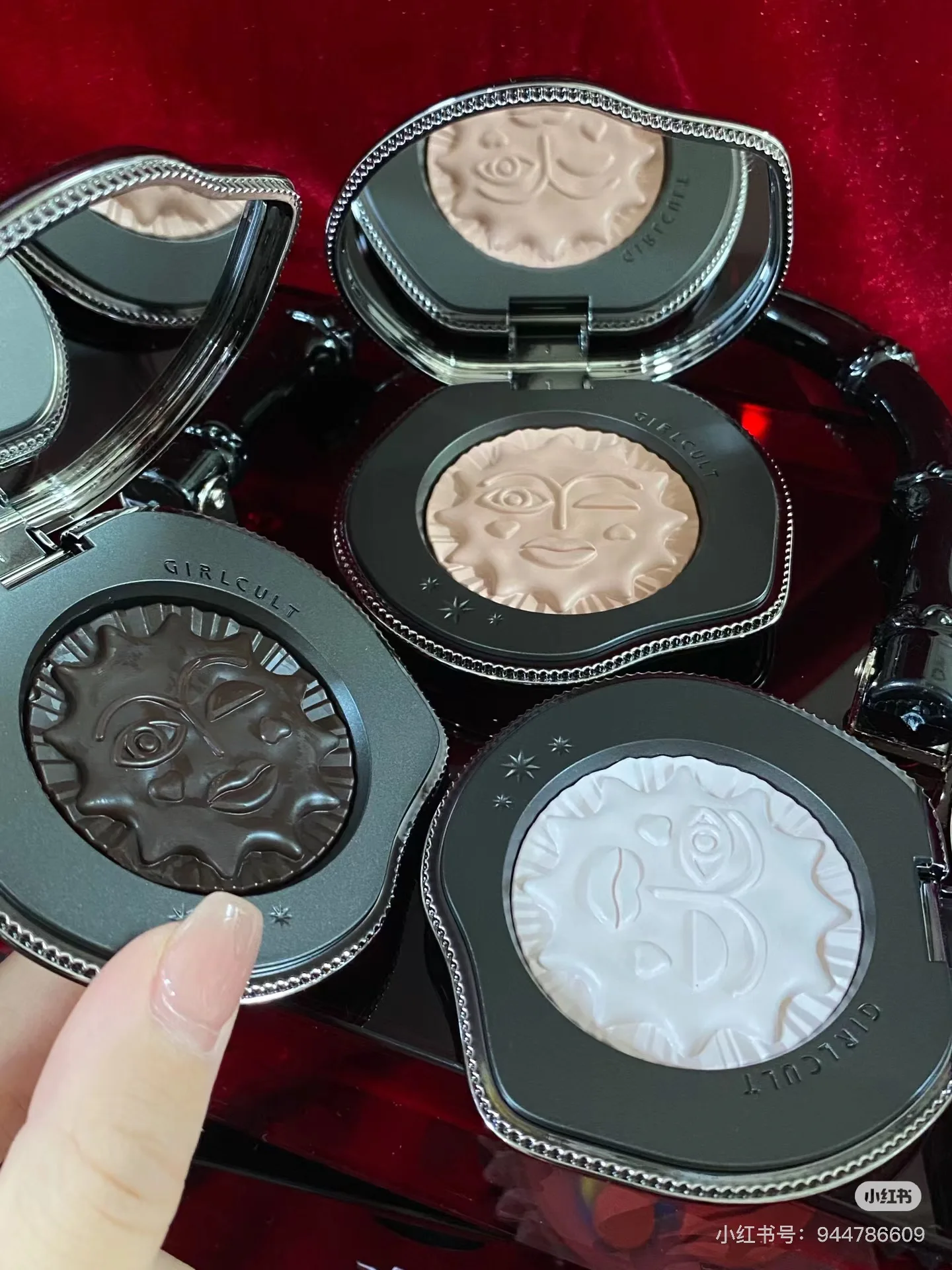 Набор для макияжа с 4 изобретениями