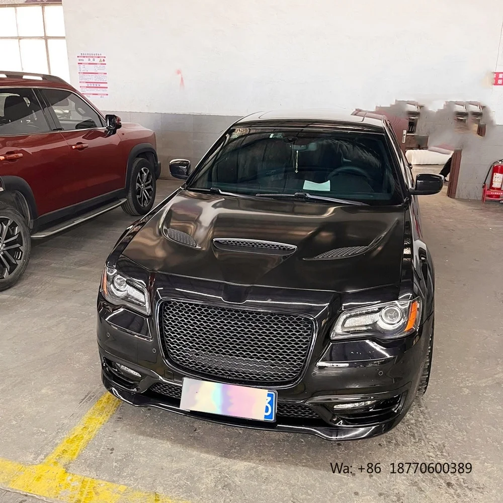 Фото Алюминиевый капот в стиле Hellcat с вентиляционными отверстиями и декоративной накладкой для Chrysler 300/300C 2011-2024 годов №2