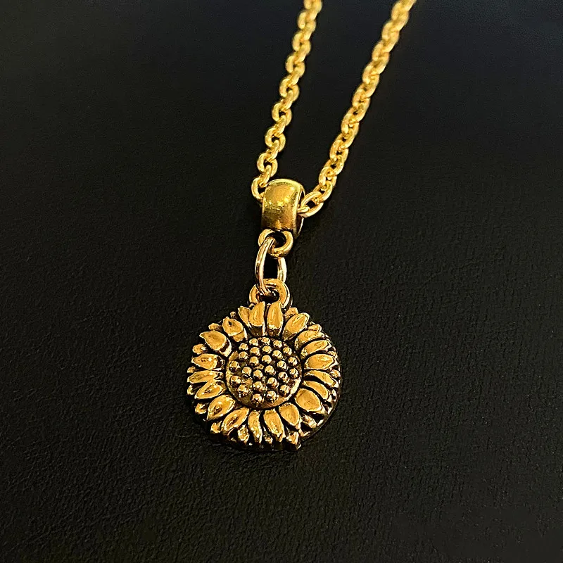 

New Products Hot Selling Fashion Trend Jewelry Simple Gold Necklace Three-dimensional Diamond Oval Clavicle Chain