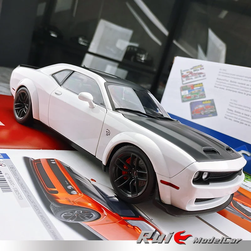 

1:18 Solid Dodge Challenger SRT Hellcat Redeye 2020 Alloy Simulation Car Model