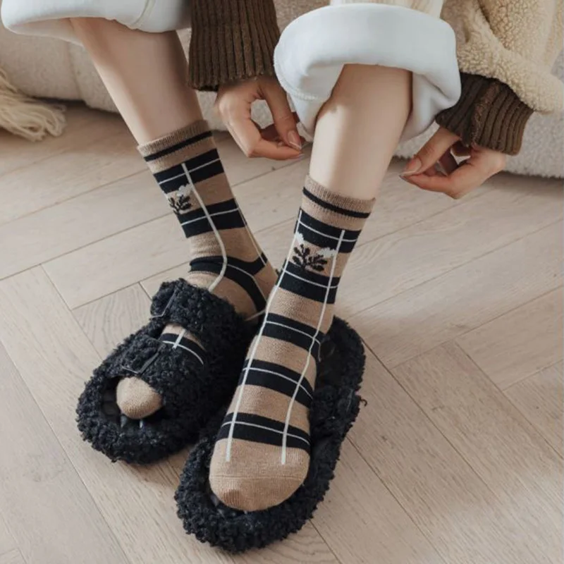 5 Pairs Cashmere Thicken Socks Women Kawaii Flowers Print Winter Middle Tube Wool Socks Cycling Korean Style Street Leg Warmers