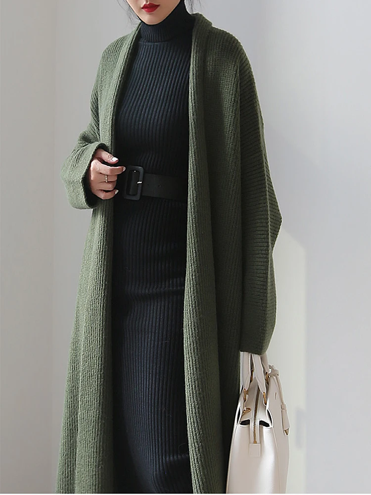 Женское трикотажное платье-свитер с высоким воротником и длинным рукавом