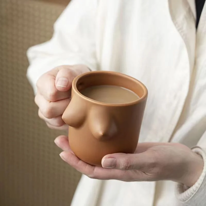 

Керамическая кружка с формой титаса