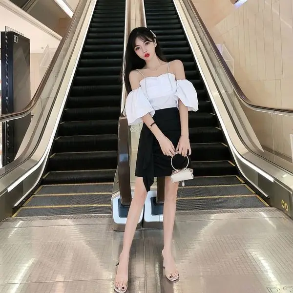 

Women 2022 Summer New 2 Piece Sets Female Sexy Off-shoulder Chain Tops + High Waist Ruffled Mini Skirts Ladies Fashion Suits P60