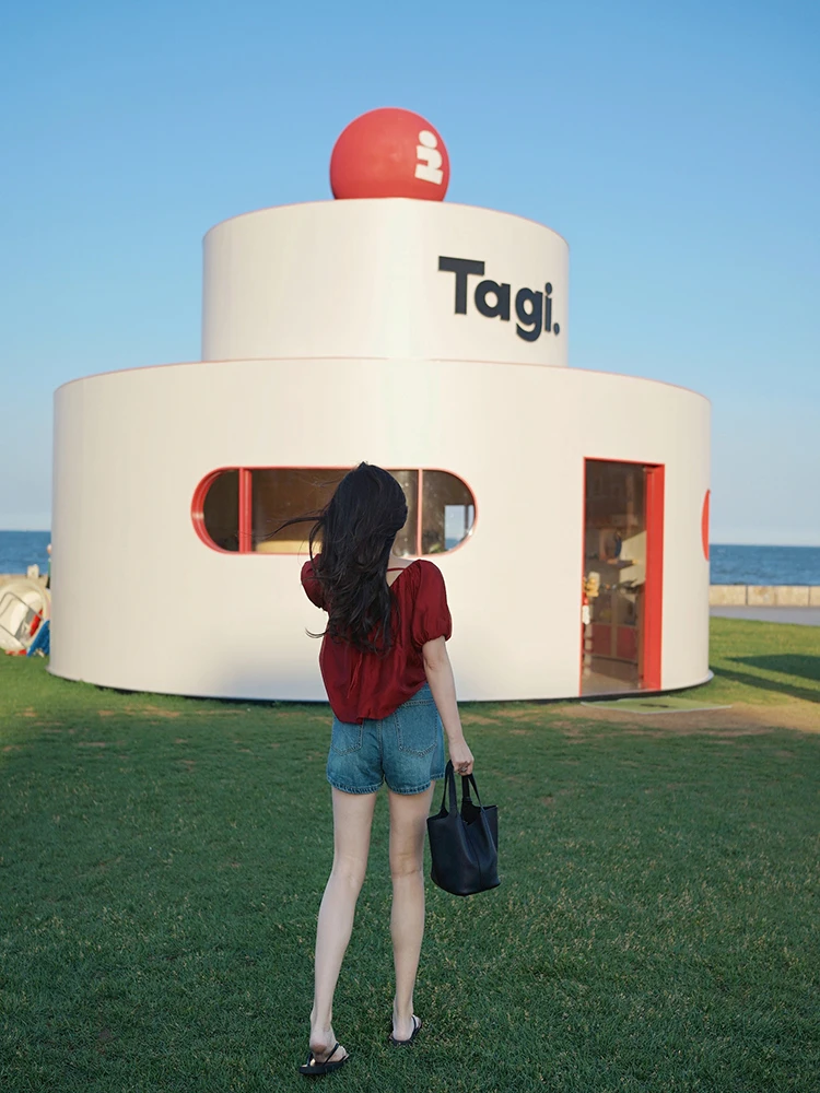 Весна-лето 2024 красные ретро топы для отпуска с пышными рукавами белые Волшебные