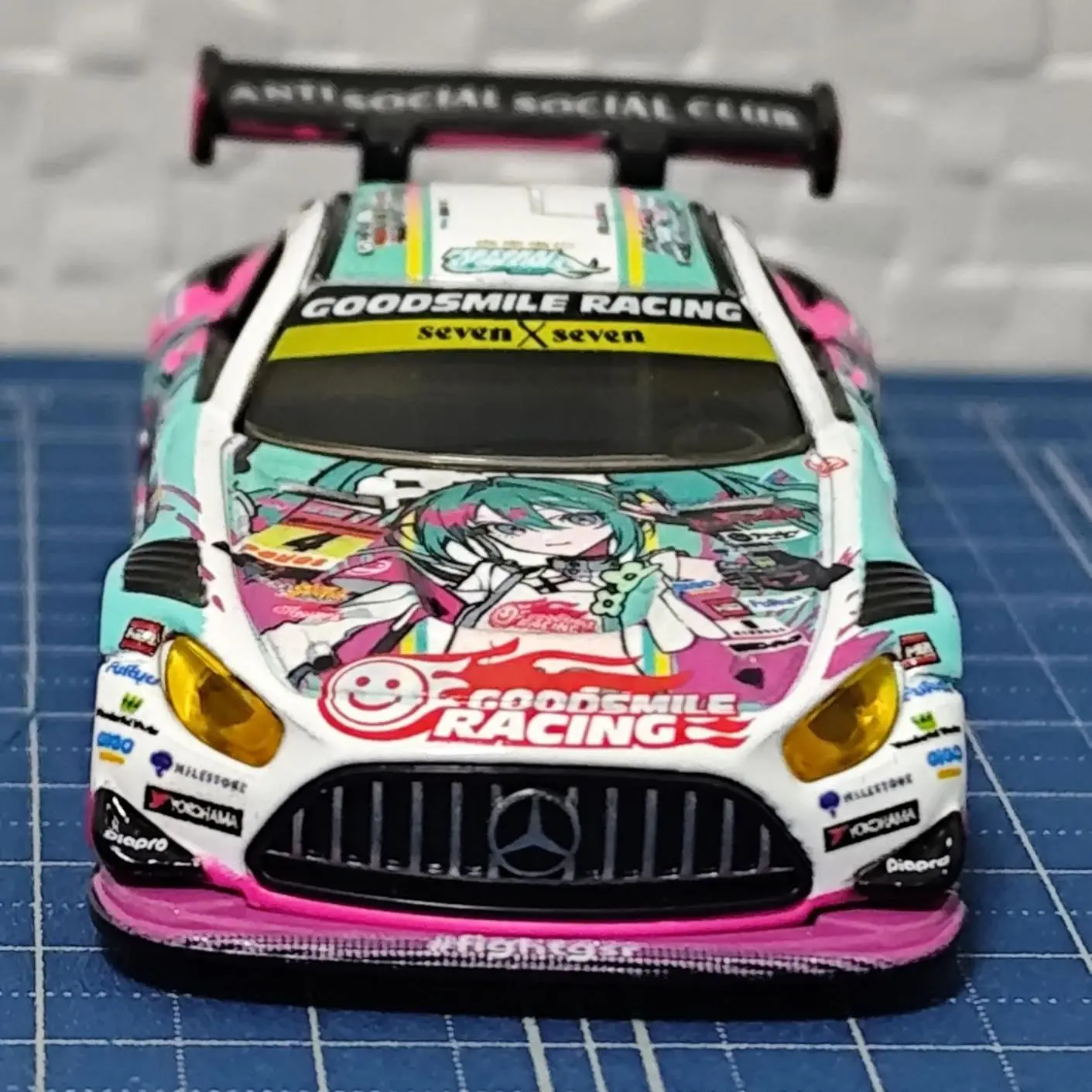 Фото Коллекционная модель Takara Tomy Tomica Premium Series: Hatsune Miku Mercedes AMG, литая машинка, подарок к празднику №3