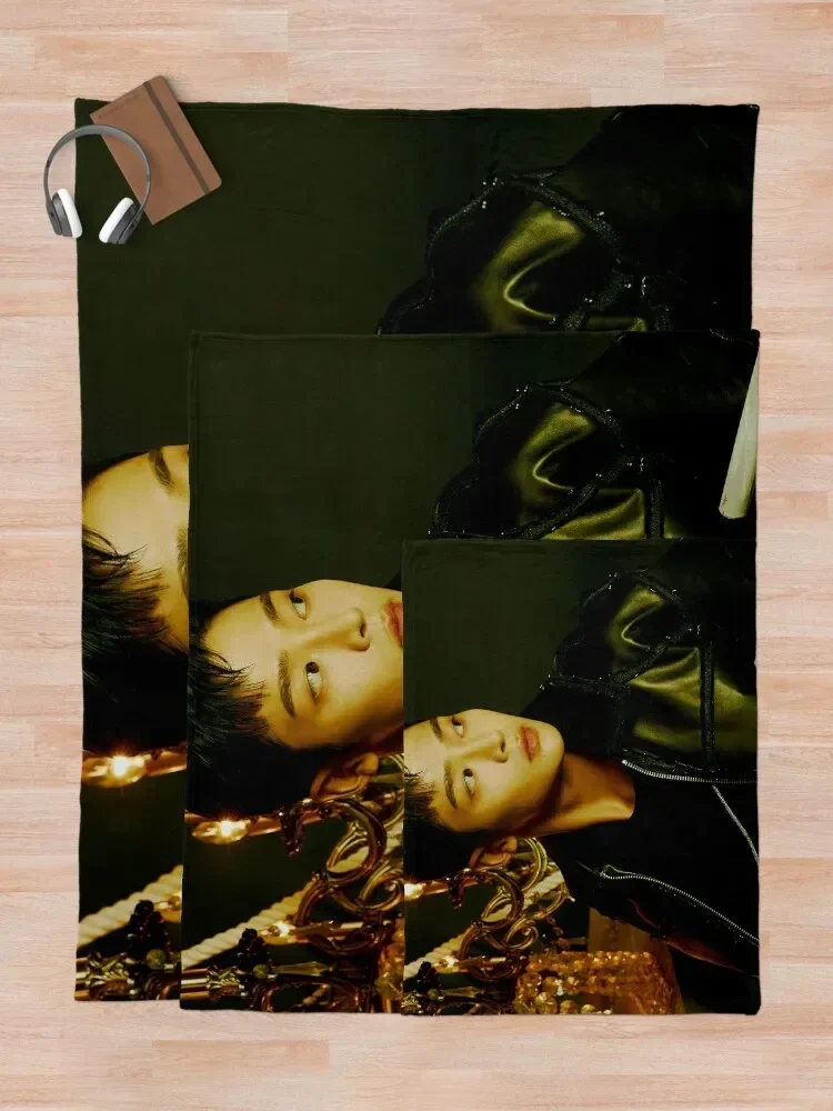 Соединение обожженных желез SF9. Декоративное одеяло для сна