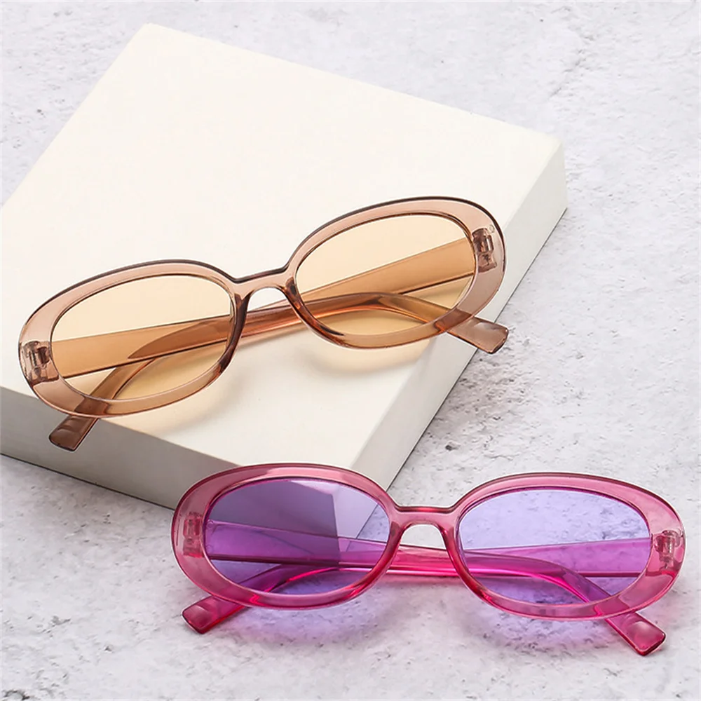 

Очки солнцезащитные женские в прямоугольной оправе с защитой UV400