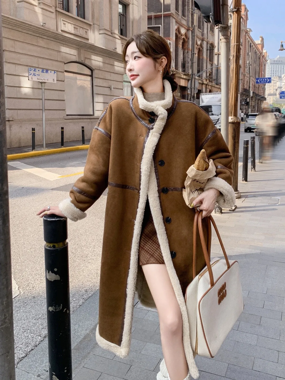 Женская верхняя одежда из овечьей шерсти в стиле ретро с мехом новинка зимы 2024