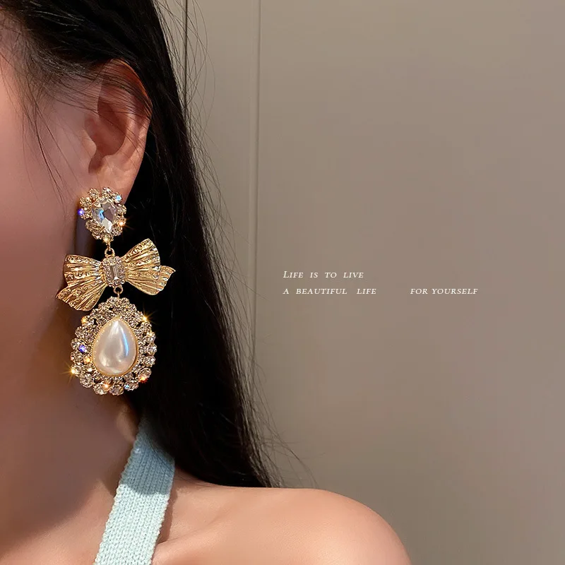 

2023 Luxury Gold Shiny Crystal Pearl Bow Baroque Earrings for Women Ladies Trendy Top Grade Wedding Party Earrings Jewelry Gift
