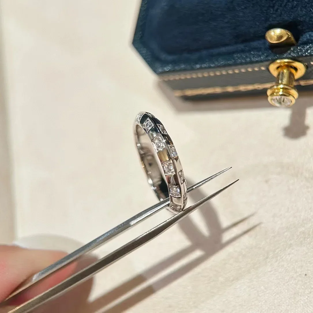 Женское кольцо из серебра 925 пробы с фианитом 3 А