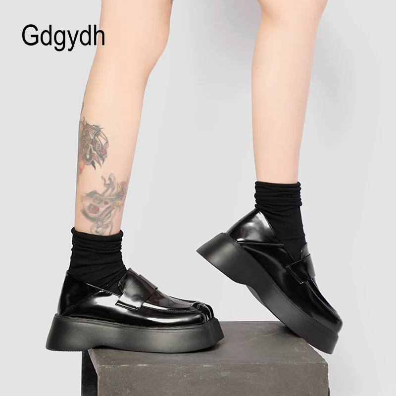 

Gdgydh Women's Slip On Low Heel Platform Penny Loafers Square Toe Flatform Shoes Japanese Style High School Shoes Patent Leather