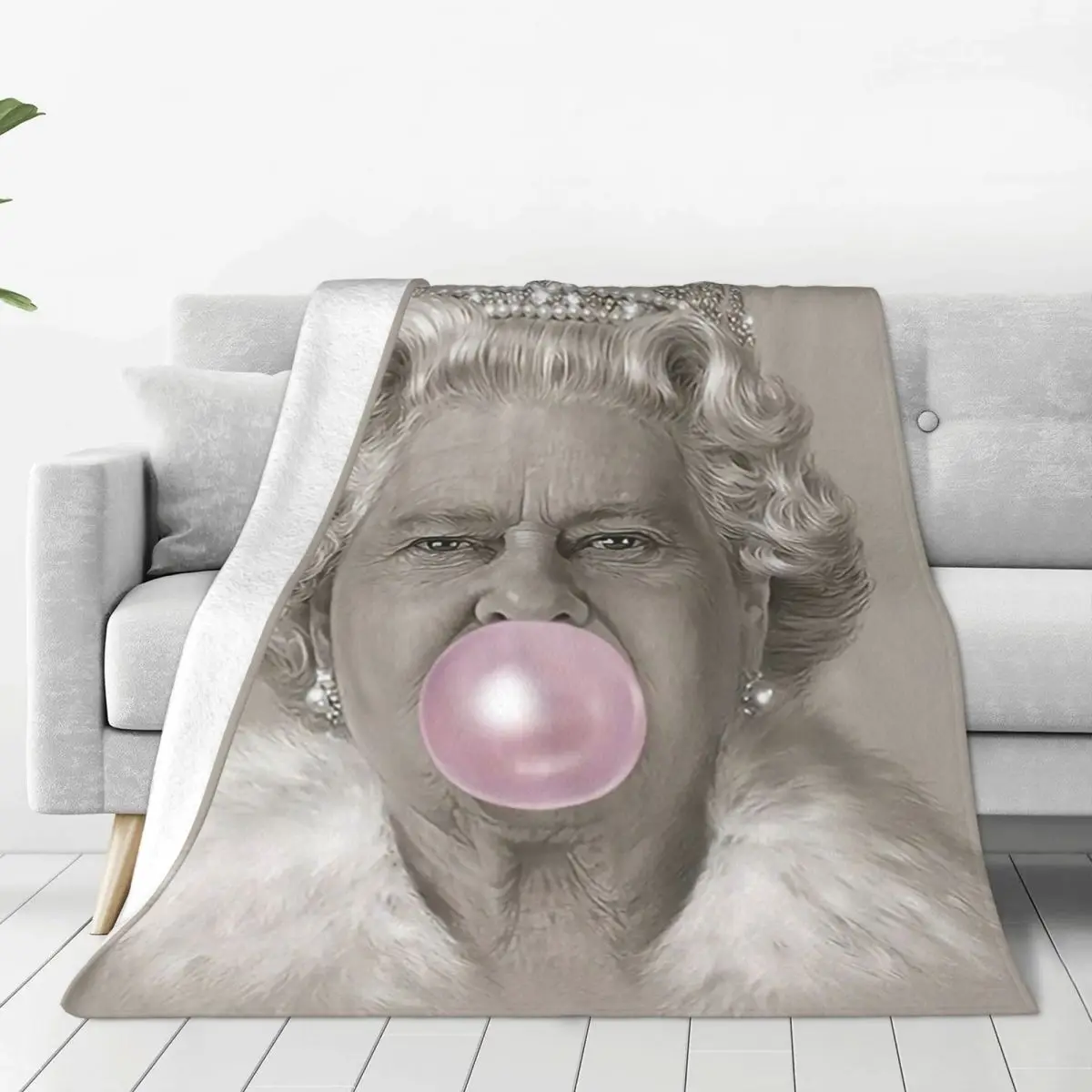 

Queen Elizabeth II Gum Flannel Throw Blankets British Royal Crown Blankets for Bed Couch Lightweight Bedspread
