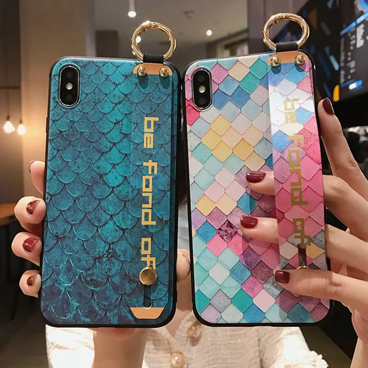 

Luxury Creative Fish Scales Wristband Phone Case for IPhone 11 12 13 Pro X Xr Xs Max 7 8 Plus Wrist Strap Holder Back Cover