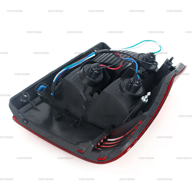 Стоп-сигнал задний автомобильный для Mitsubishi Pajero Montero IO MINI 1998-2007 MR535073 MR535074