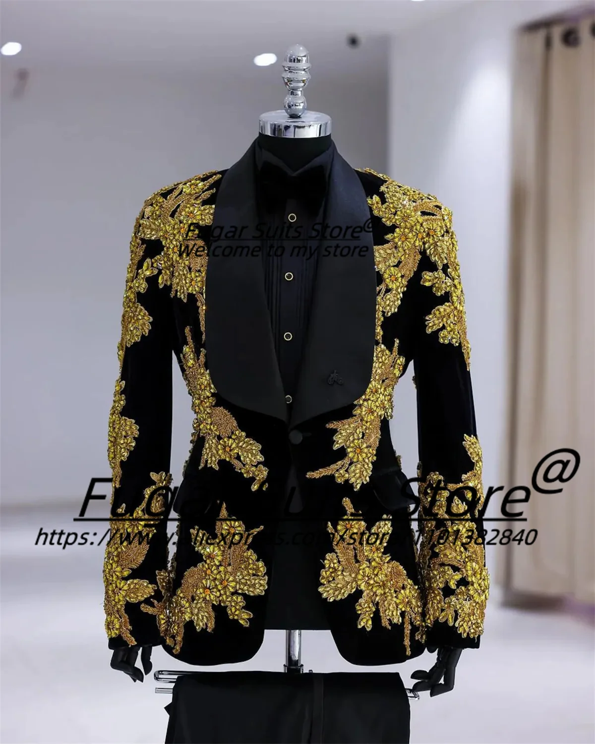 Роскошные мужские костюмы с золотистой вышивкой облегающие отложным воротником