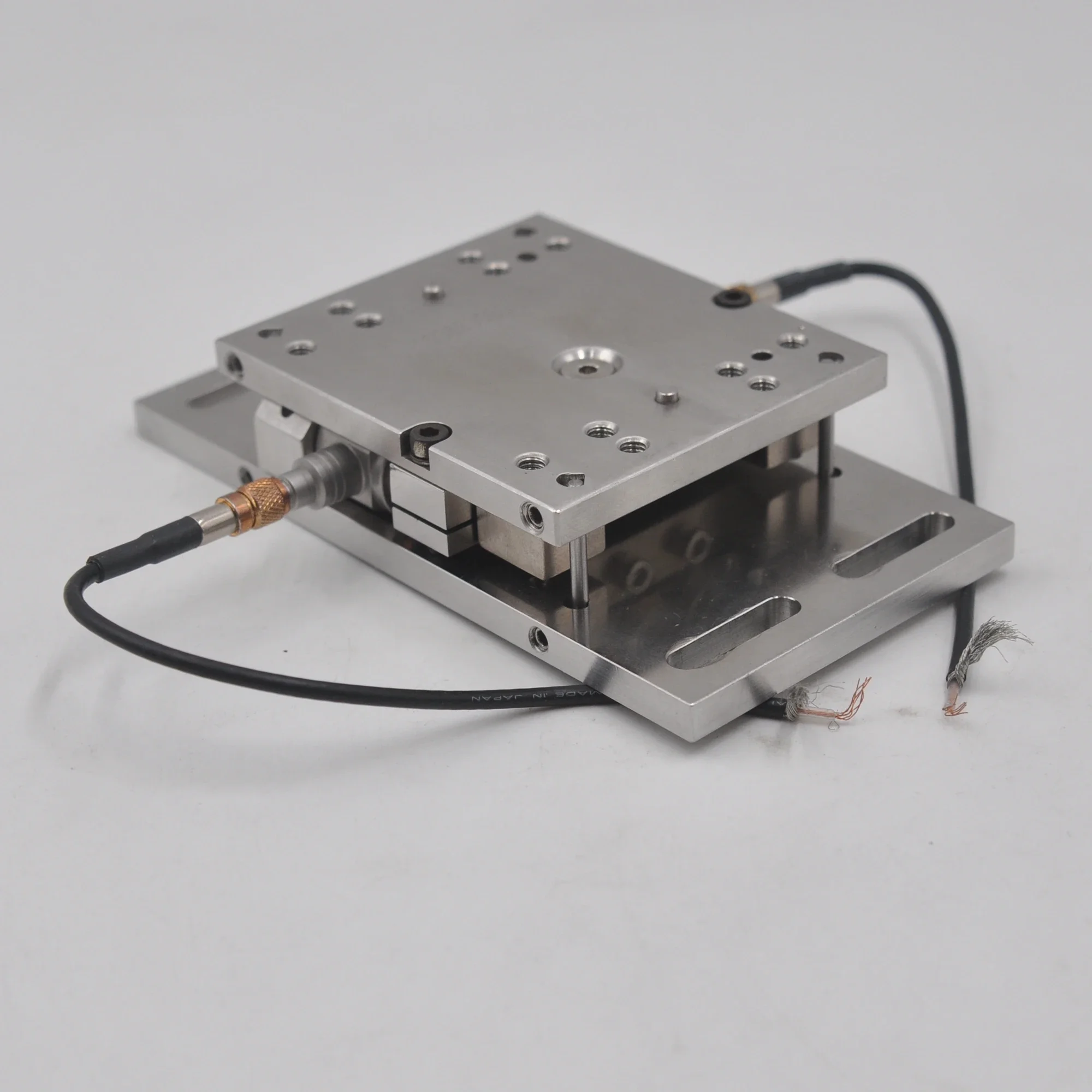 Стол перемещения датчика скорости вибрации PCG 100639088-C M049E XY из нержавеющей стали