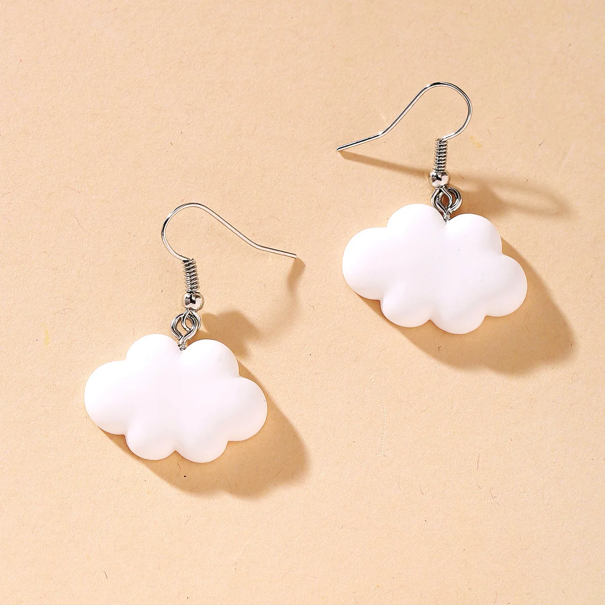 

2022 Fashion Korea Style White Dangling Earrings for Women Cute Simple Cloud Earrings with Chain SImple Ladies Ears Jewellery