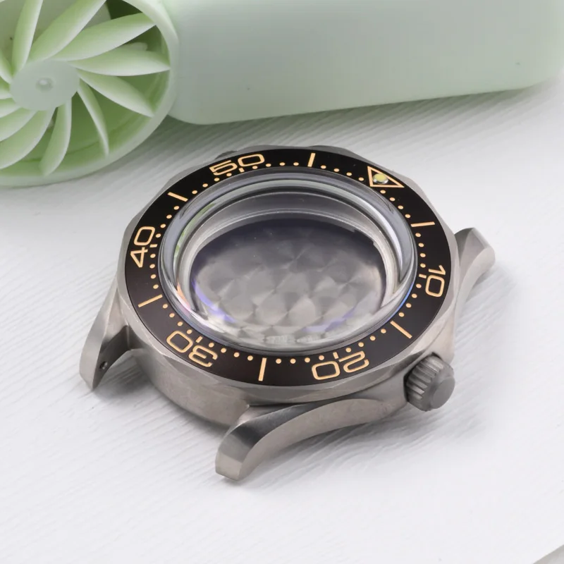 Фото Корпус часов Seamaster 007 из титана подходит для часов Seiko с сапфировым стеклом и люминесцентным покрытием, подходит для автоматических механизмов NH35/NH36, запчасти для часов. №2