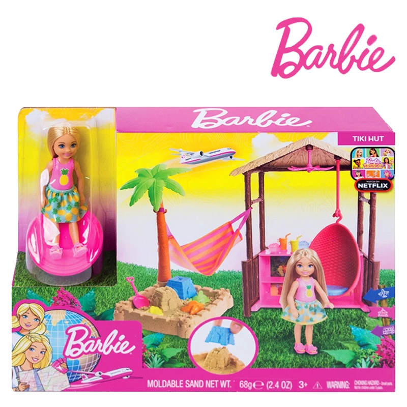 

Barbie FWV24 Chelsea Doll Tiki Hut Playset with 6-Inch Blonde Doll Hut with Swing Hammock Moldable Sand Action Figure Model Toys