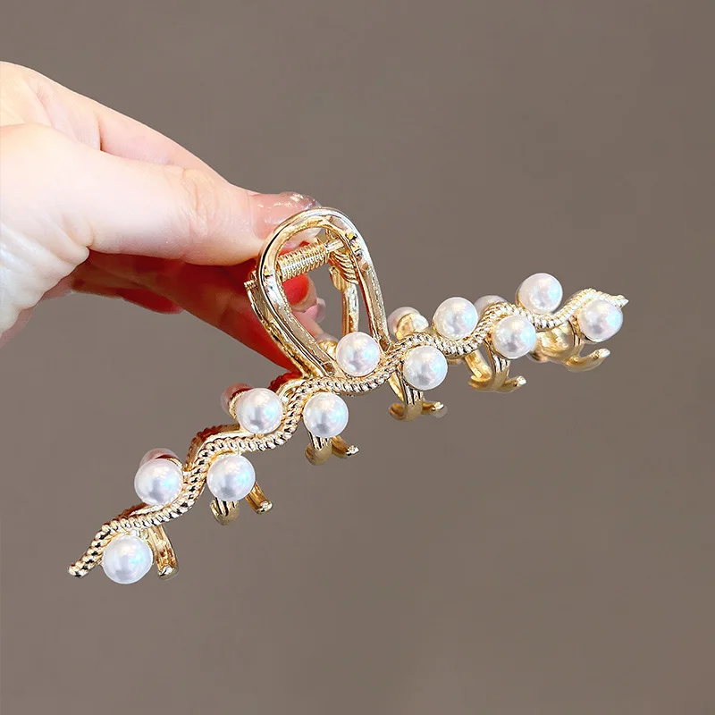

Exquisite Retro Pearl Embellished Curve Hair Clip Shark Clip Girl Geometric Hair Claw Ponytail Alloy Hair Clip Headgear
