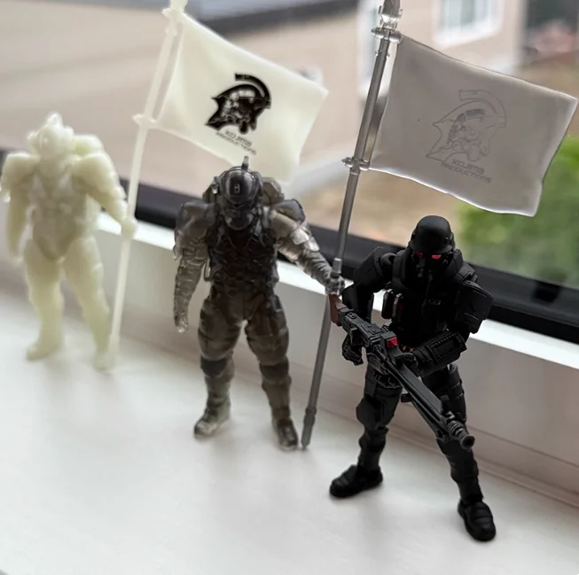 Фото Фигурка Kojima Productions Kitan Ludens Gashapon Simple Edition, прозрачно-красная, прозрачно-черная, светящаяся в темноте, в наличии №4