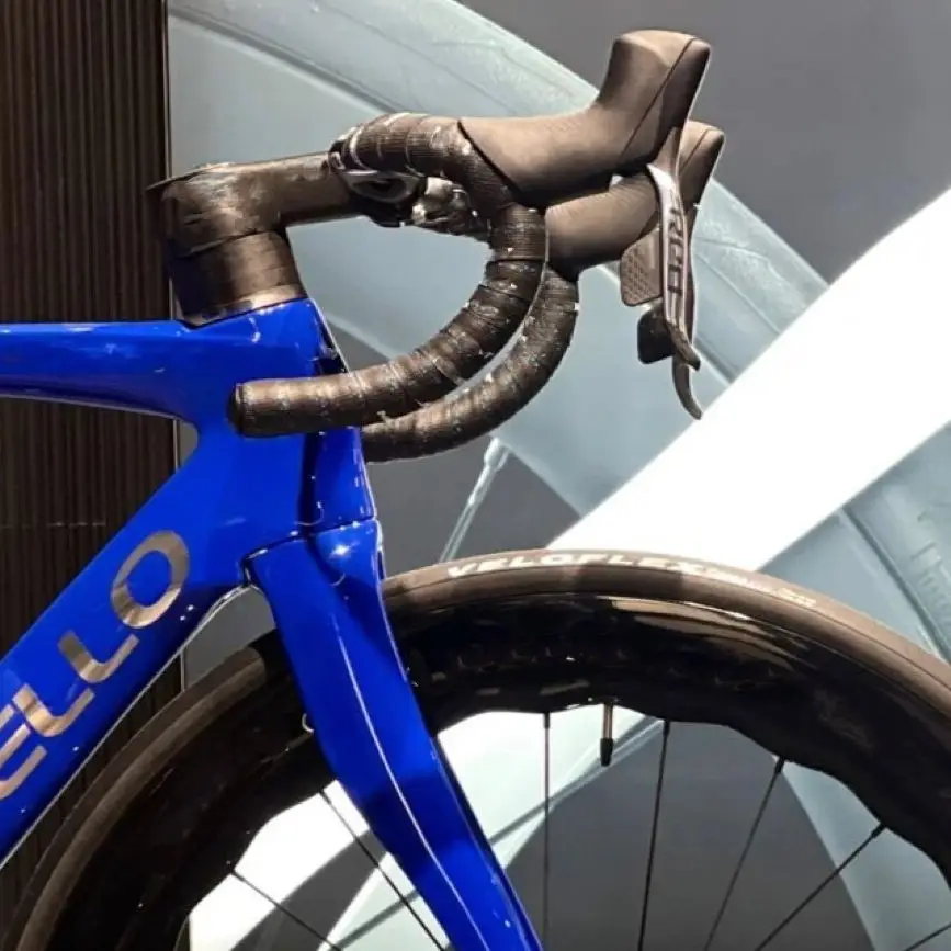 

2023 F14 дорожный велосипед Carbon T1100, полный велосипедный обод, тормоз из углеродного волокна с рулем BSA (свяжитесь со мной, чтобы узнать больше)