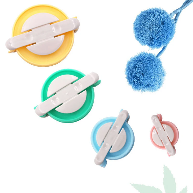 

4pcs/Set Essential Pom-Pom Pompom Maker Hot Selling Fluff Ball Weaver Needle Craft Knitting Tool DIY Set- Random Color Delivery
