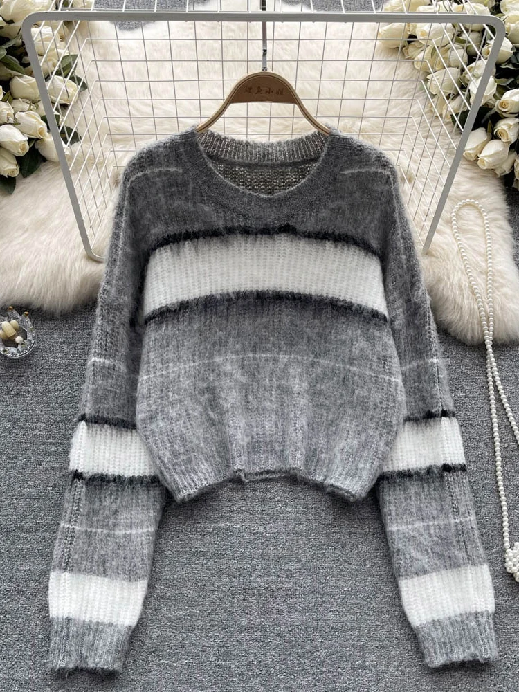 

Women Autumn Winter Sweater New Color Contrast Stitching Round Neck Stripe Short Korean Version Long Sleeve Bottomed Top D2540