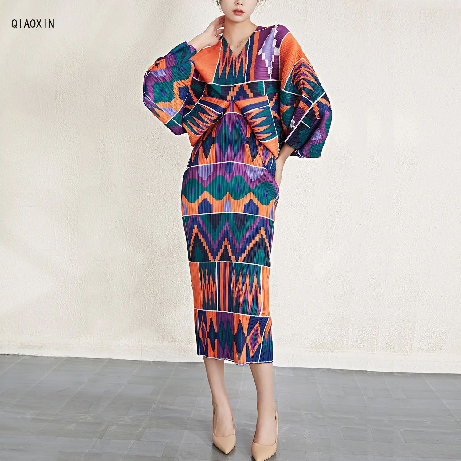 

Платье женское средневековое с рукавами летучая мышь и V-образным вырезом